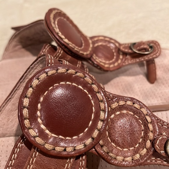 Softwalk sandals comfy. Great walking sandal with Velcro for great fit/comfort - Picture 3 of 10